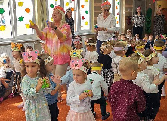 ŚWIĘTUJEMY  DZIEŃ  EDUKACJI  NARODOWEJ grafika