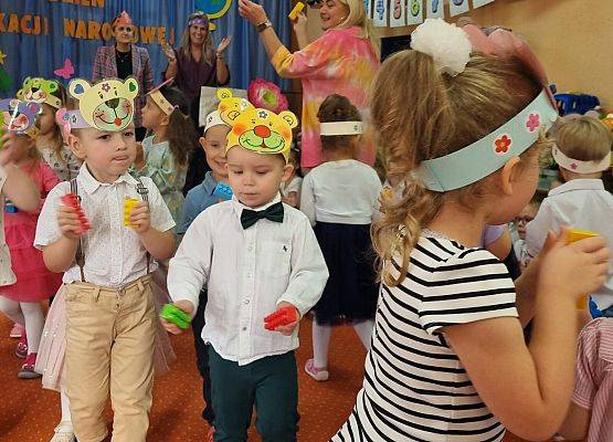 ŚWIĘTUJEMY  DZIEŃ  EDUKACJI  NARODOWEJ grafika