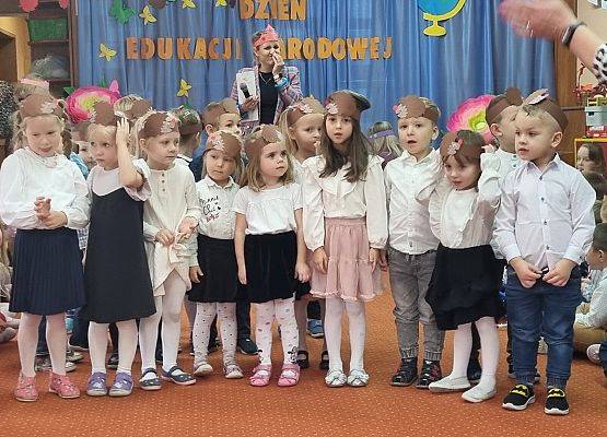 ŚWIĘTUJEMY  DZIEŃ  EDUKACJI  NARODOWEJ grafika