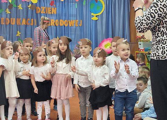 ŚWIĘTUJEMY  DZIEŃ  EDUKACJI  NARODOWEJ grafika