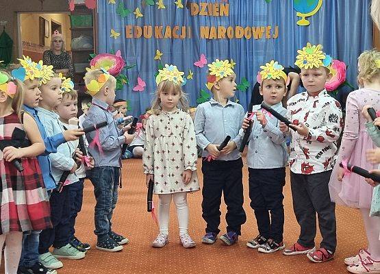 ŚWIĘTUJEMY  DZIEŃ  EDUKACJI  NARODOWEJ grafika