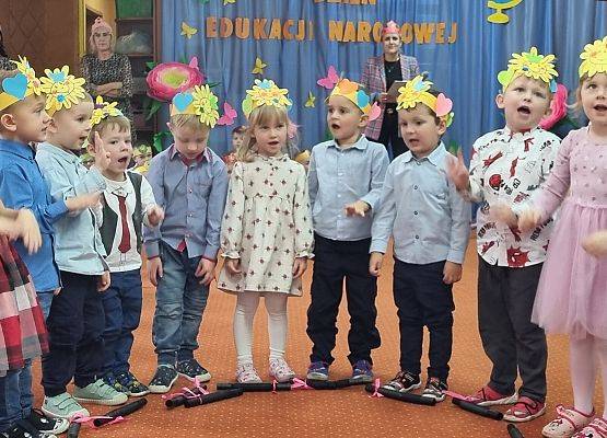 ŚWIĘTUJEMY  DZIEŃ  EDUKACJI  NARODOWEJ grafika