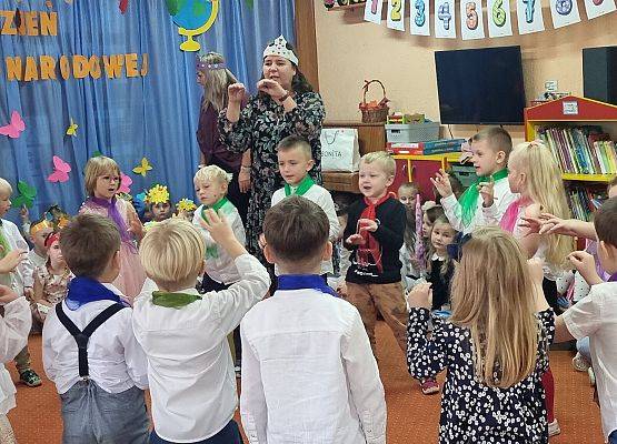 ŚWIĘTUJEMY  DZIEŃ  EDUKACJI  NARODOWEJ grafika