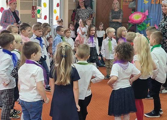 ŚWIĘTUJEMY  DZIEŃ  EDUKACJI  NARODOWEJ grafika