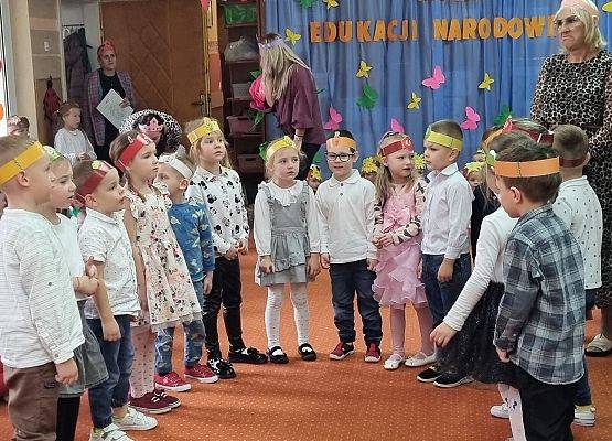 ŚWIĘTUJEMY  DZIEŃ  EDUKACJI  NARODOWEJ grafika