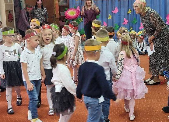 ŚWIĘTUJEMY  DZIEŃ  EDUKACJI  NARODOWEJ grafika