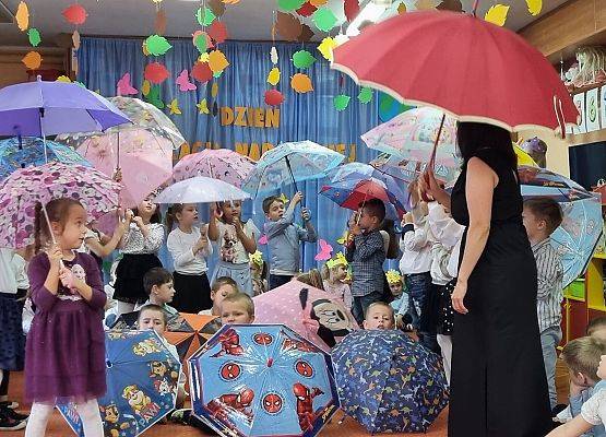 ŚWIĘTUJEMY  DZIEŃ  EDUKACJI  NARODOWEJ grafika