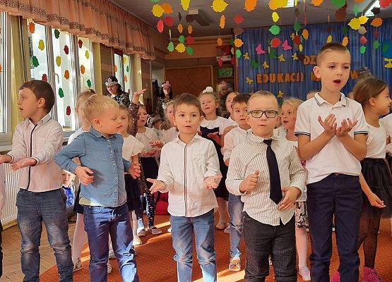 ŚWIĘTUJEMY  DZIEŃ  EDUKACJI  NARODOWEJ grafika