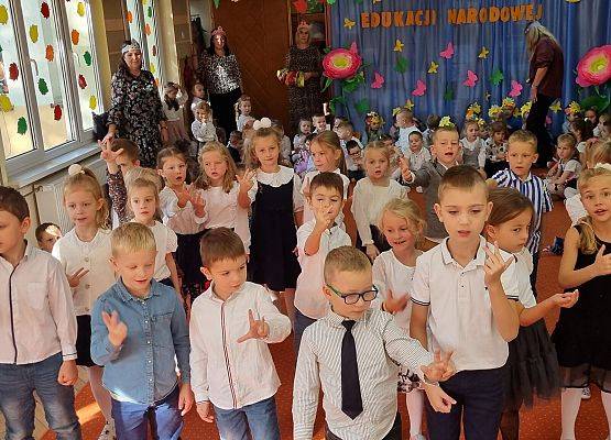 ŚWIĘTUJEMY  DZIEŃ  EDUKACJI  NARODOWEJ grafika