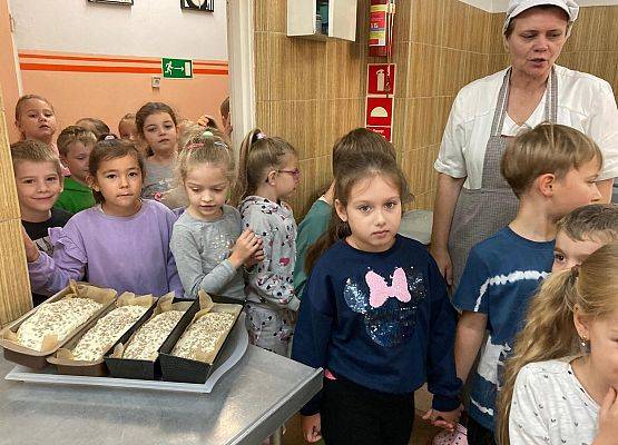 DZIEŃ  CHLEBA  W  GRUPIE  KOTKÓW  I  PSZCZÓŁEK grafika