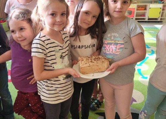 DZIEŃ  CHLEBA  W  GRUPIE  KOTKÓW  I  PSZCZÓŁEK grafika