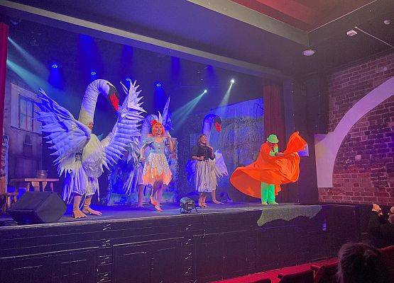 STARSZAKI  W  TEATRZE  PANA O grafika