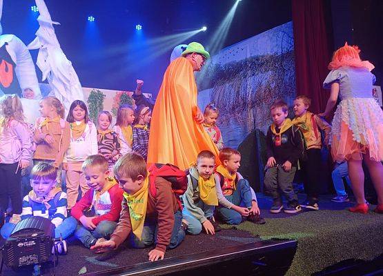 STARSZAKI  W  TEATRZE  PANA O grafika