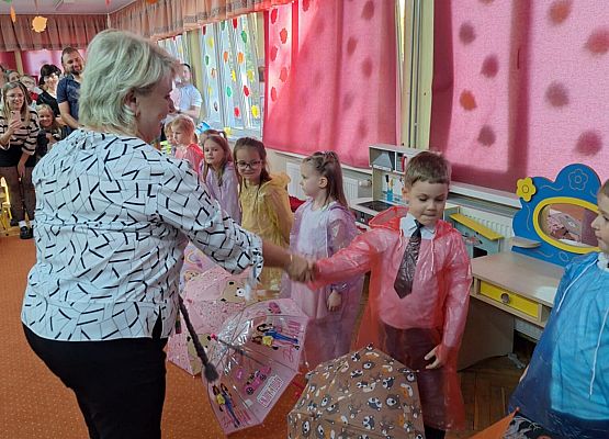 PASOWANIE NA STARSZAKA U BIEDRONEK grafika