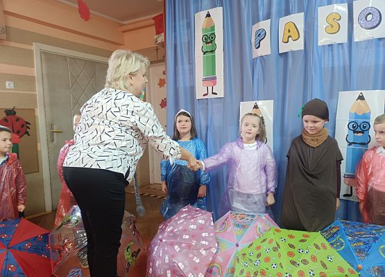 PASOWANIE NA STARSZAKA U BIEDRONEK grafika