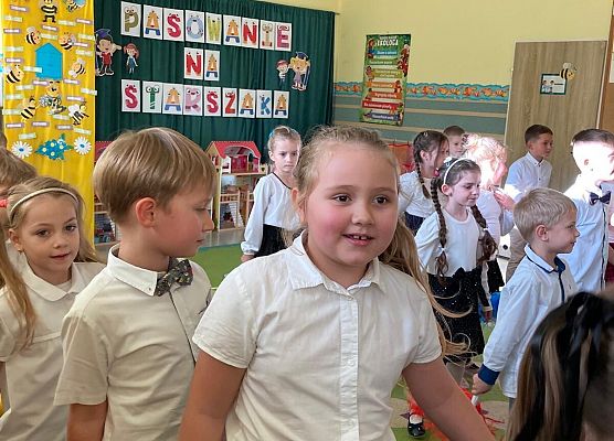 ŚWIĘTO  PSZCZÓŁEK - PASOWANIE  NA  STARSZAKÓW grafika