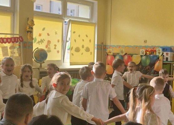 ŚWIĘTO  PSZCZÓŁEK - PASOWANIE  NA  STARSZAKÓW grafika