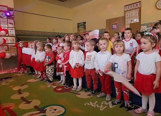 POKAZ MODY PATRIOTYCZNEJ grafika