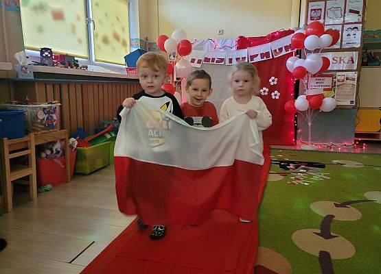 POKAZ MODY PATRIOTYCZNEJ grafika