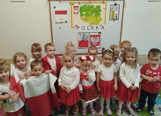 POKAZ MODY PATRIOTYCZNEJ grafika