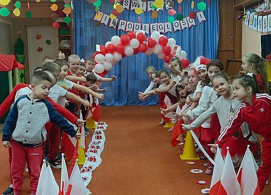 POKAZ MODY PATRIOTYCZNEJ grafika
