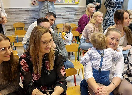 PASOWANIE  MALUCHA  NA  DZIELNEGO  ZUCHA grafika