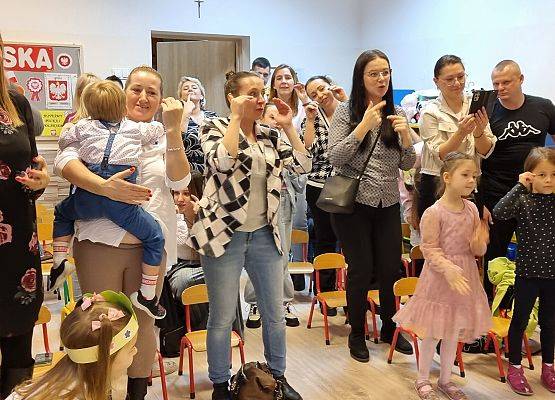 PASOWANIE  MALUCHA  NA  DZIELNEGO  ZUCHA grafika