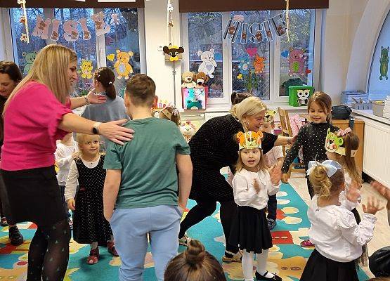 PASOWANIE  MALUCHA  NA  DZIELNEGO  ZUCHA grafika