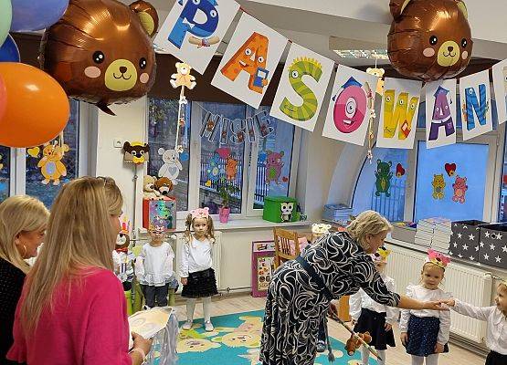 PASOWANIE  MALUCHA  NA  DZIELNEGO  ZUCHA grafika