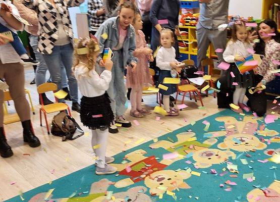 PASOWANIE  MALUCHA  NA  DZIELNEGO  ZUCHA grafika