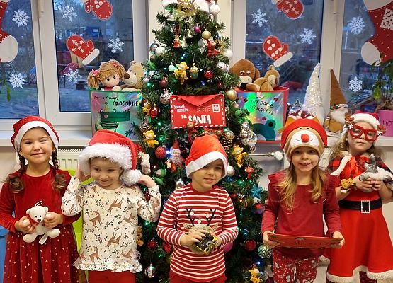 WESOŁE  MIKOŁAJKI  W  PRZEDSZKOLU grafika