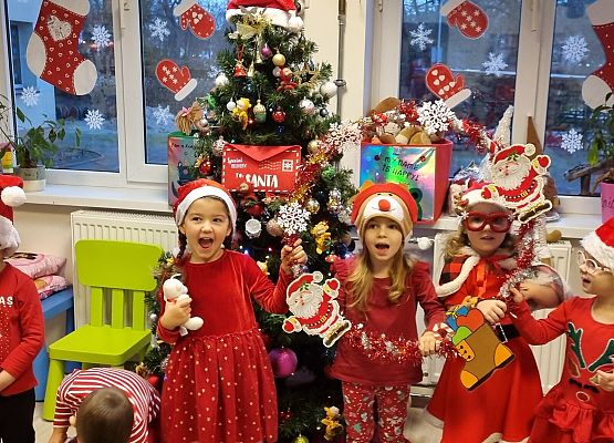 WESOŁE  MIKOŁAJKI  W  PRZEDSZKOLU grafika