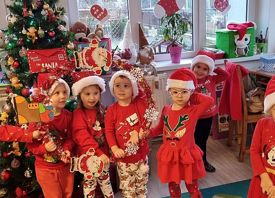 WESOŁE  MIKOŁAJKI  W  PRZEDSZKOLU grafika