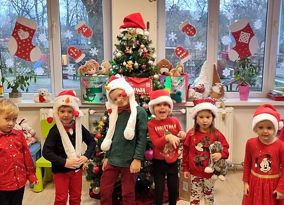 WESOŁE  MIKOŁAJKI  W  PRZEDSZKOLU grafika