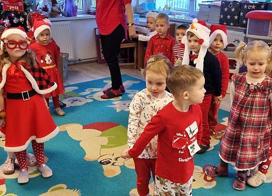 WESOŁE  MIKOŁAJKI  W  PRZEDSZKOLU grafika