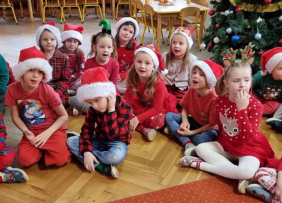 WESOŁE  MIKOŁAJKI  W  PRZEDSZKOLU grafika