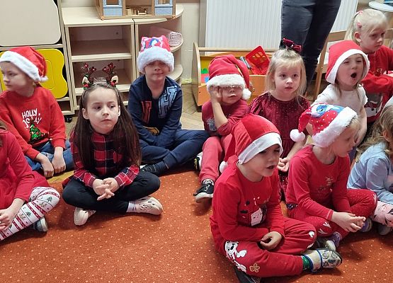 WESOŁE  MIKOŁAJKI  W  PRZEDSZKOLU grafika