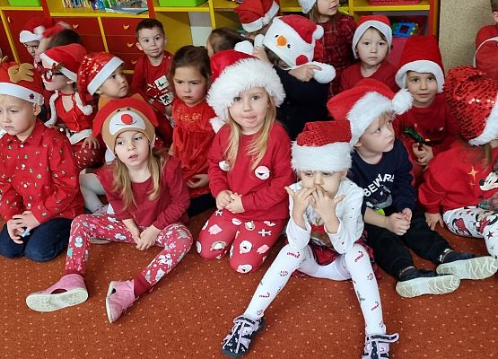 WESOŁE  MIKOŁAJKI  W  PRZEDSZKOLU grafika