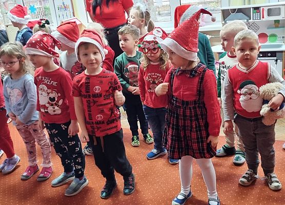 WESOŁE  MIKOŁAJKI  W  PRZEDSZKOLU grafika