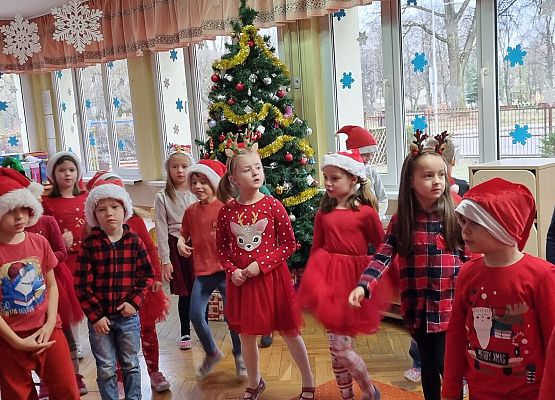 WESOŁE  MIKOŁAJKI  W  PRZEDSZKOLU grafika