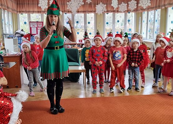 WESOŁE  MIKOŁAJKI  W  PRZEDSZKOLU grafika