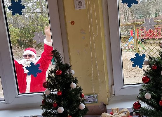 WESOŁE  MIKOŁAJKI  W  PRZEDSZKOLU grafika