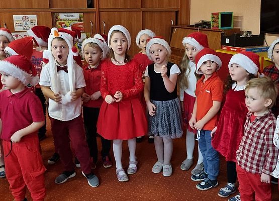 WESOŁE  MIKOŁAJKI  W  PRZEDSZKOLU grafika
