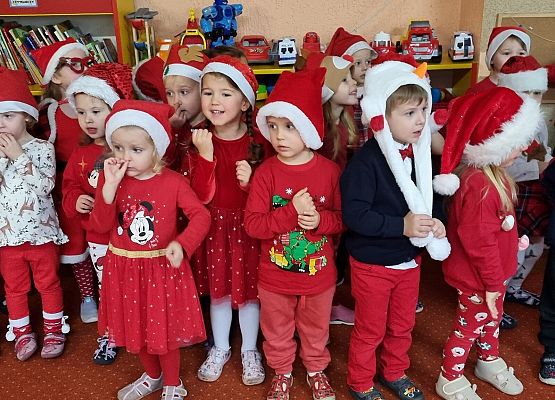 WESOŁE  MIKOŁAJKI  W  PRZEDSZKOLU grafika