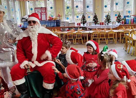 WESOŁE  MIKOŁAJKI  W  PRZEDSZKOLU grafika