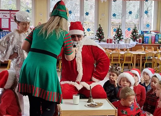 WESOŁE  MIKOŁAJKI  W  PRZEDSZKOLU grafika