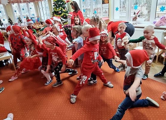 WESOŁE  MIKOŁAJKI  W  PRZEDSZKOLU grafika