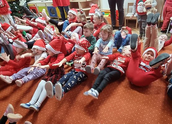 WESOŁE  MIKOŁAJKI  W  PRZEDSZKOLU grafika