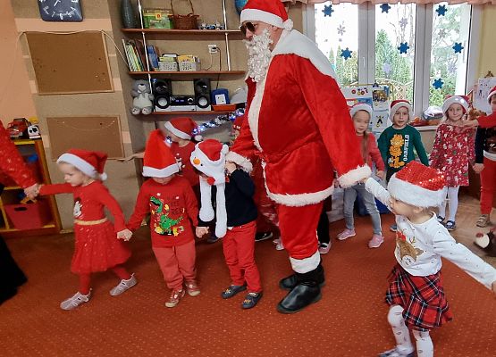 WESOŁE  MIKOŁAJKI  W  PRZEDSZKOLU grafika