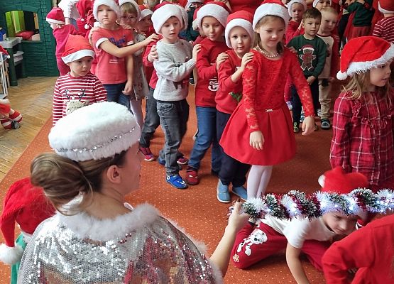 WESOŁE  MIKOŁAJKI  W  PRZEDSZKOLU grafika